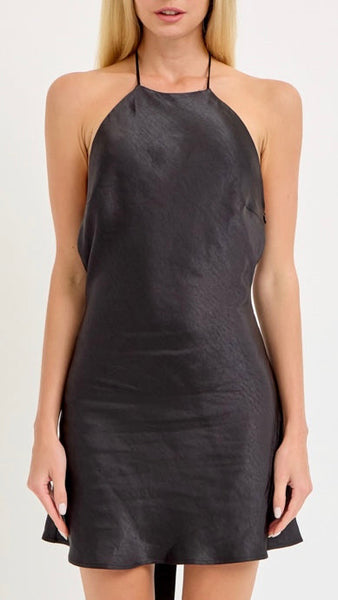 Vestido negro sin espalda