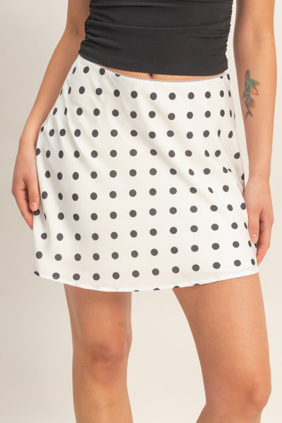 Falda blanca lunares