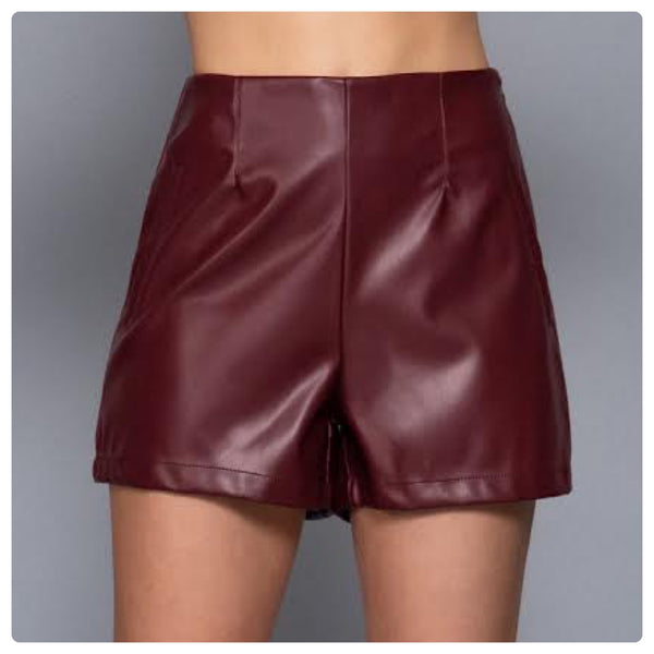 Shorts vino piel