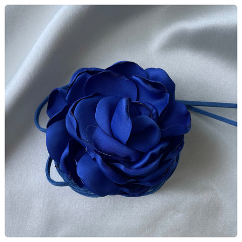 Collar choquer flor azul