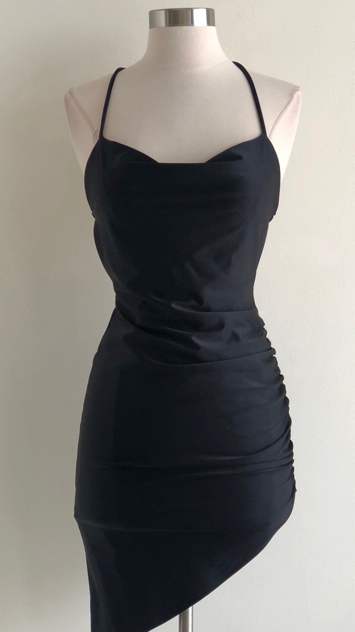 Vestido negro licra lado