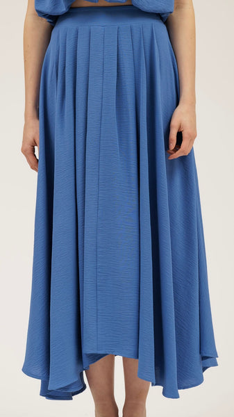 Falda azul obscuro a media pierna