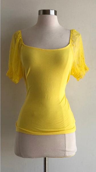 Blusa amarilla manga corta encaje
