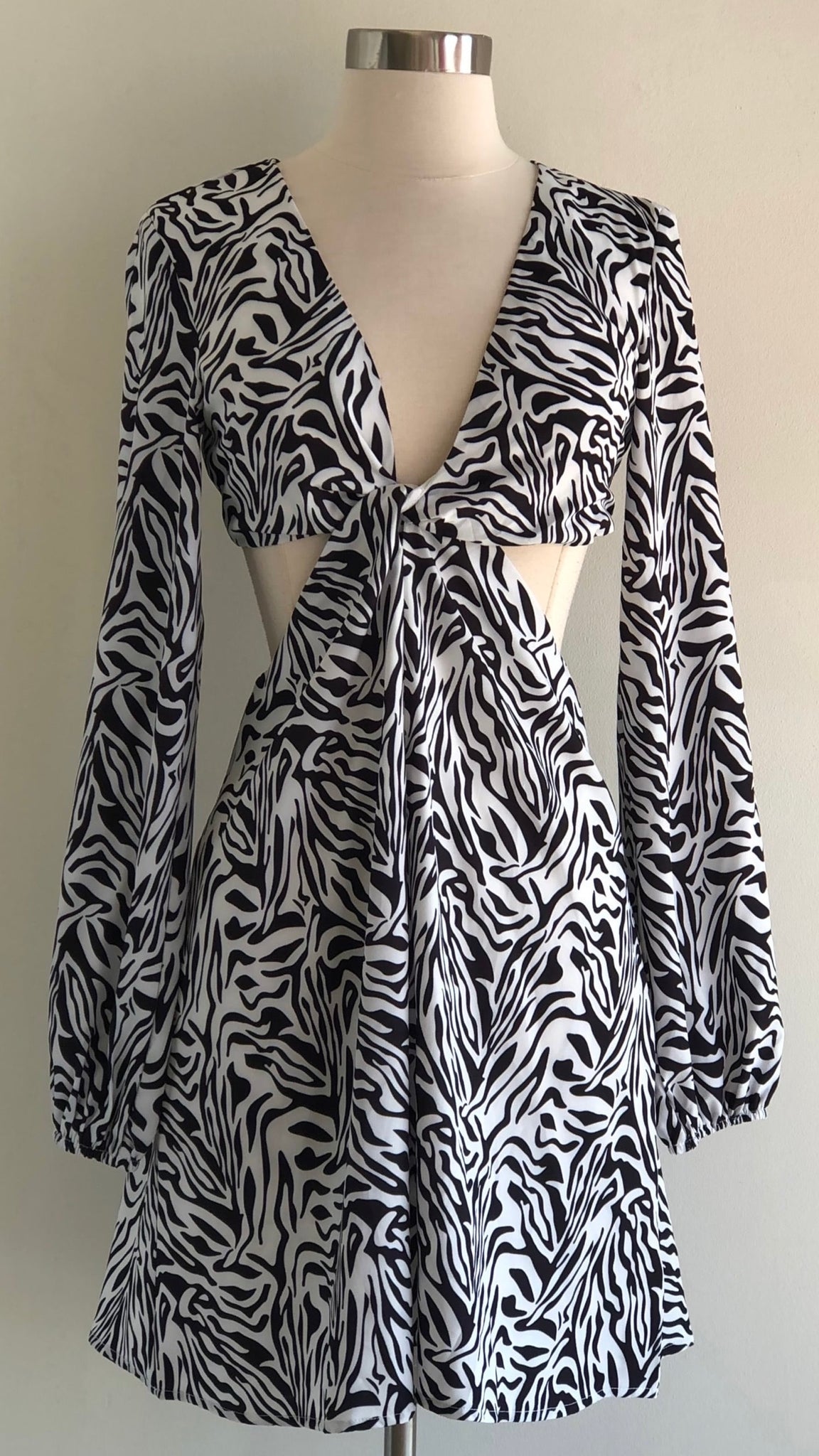 Vestido zebra abierto