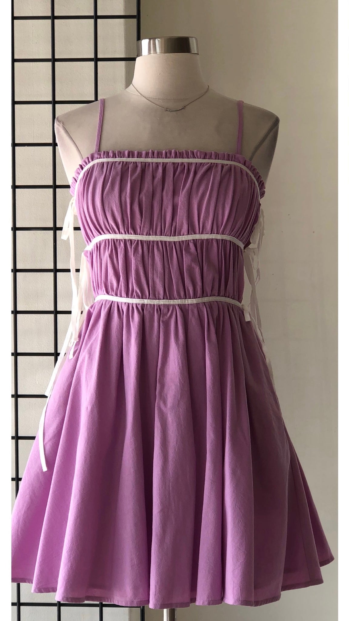 Vestido lavanda lasos