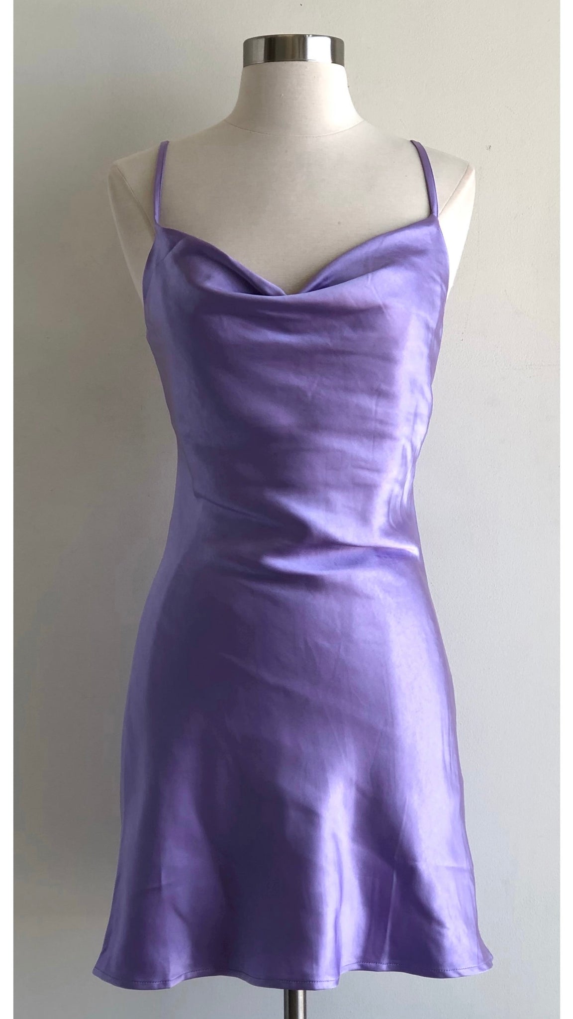 Vestido lavanda satín