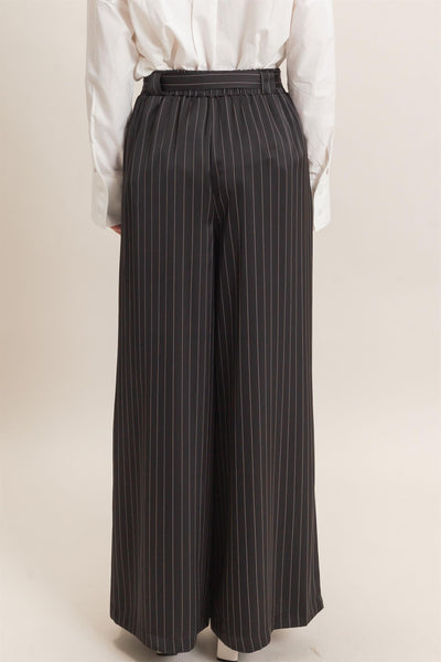 Pantalón negro raya