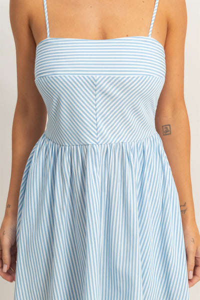 Vestido azul claro a media pierna