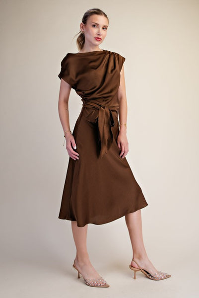 Vestido café a media pierna nudo