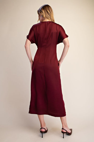 Vestido vino broche a media pierna