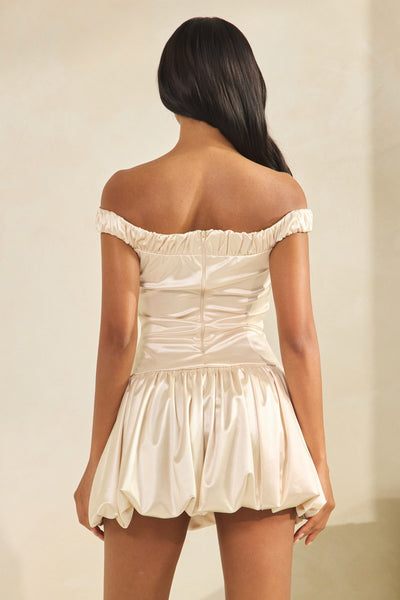 Vestido beige hombros