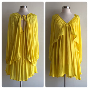 Vestido amarillo suelto